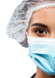 девушка в медицинской маске